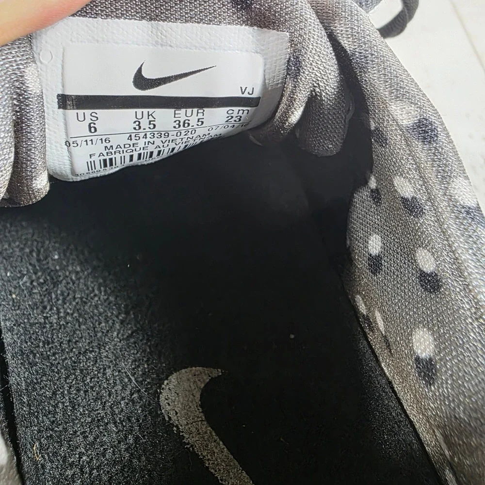 Nike Shox Junior Black Metallic Silver Grey Sneakers 454339-020 Womens Size 6